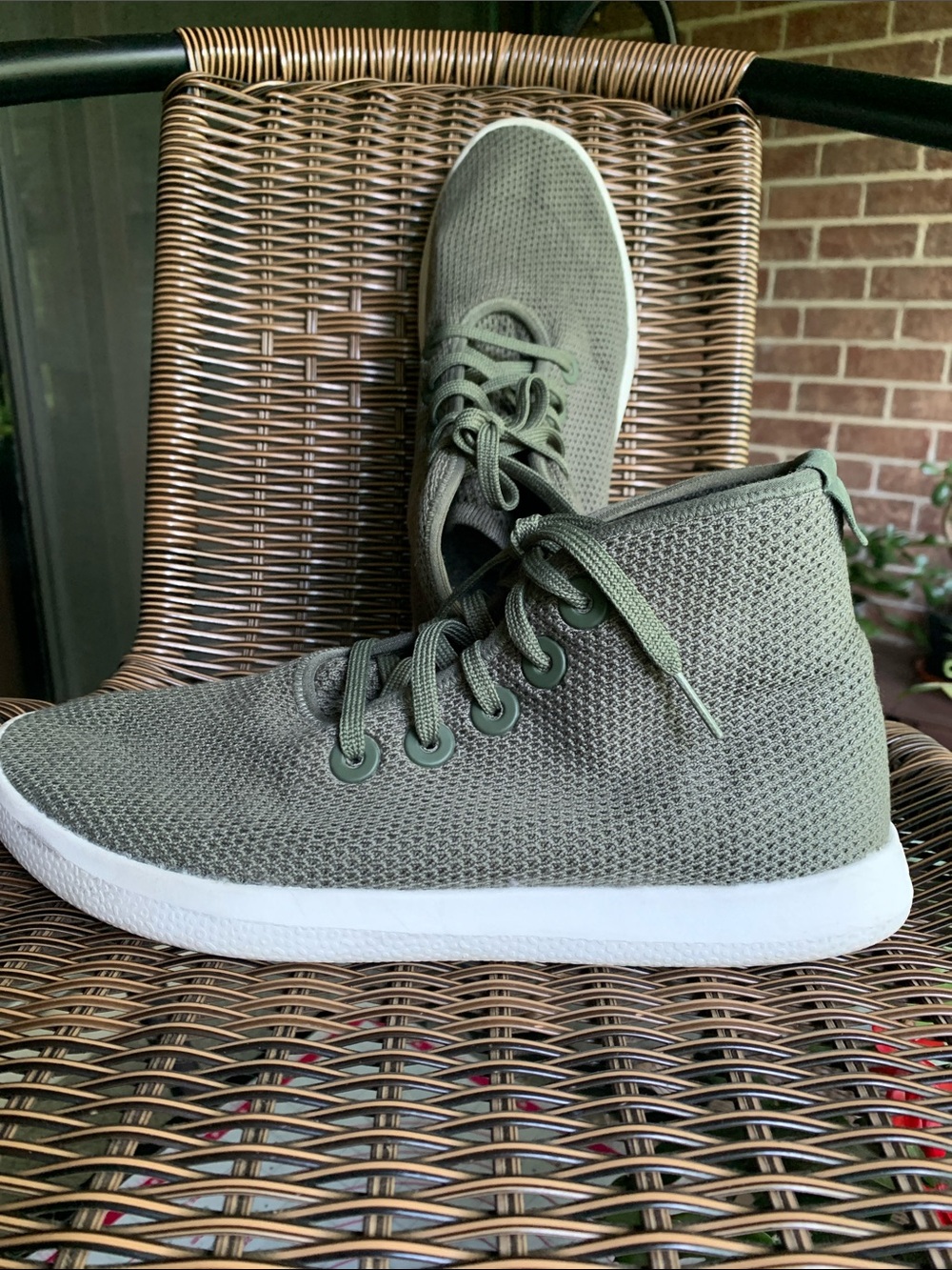 Allbirds Men's Olive Green Knit Lace-Up Sneakers size 9 breathable washable easy